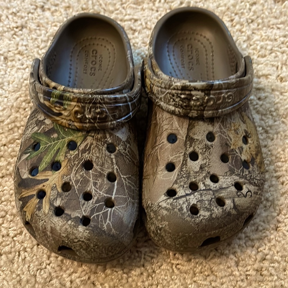 🐊 Camo Boys Crocs